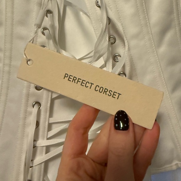 Perfect Corset - Picture 6 of 6